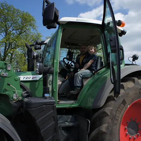 Ostsee-bauernhof-hocke * Benz (Nordwestmecklenburg)