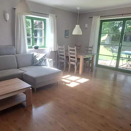 Ostsee-bauernhof-hocke * Benz