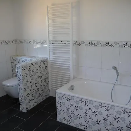 Ostsee-bauernhof-hocke *