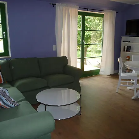 Ostsee-bauernhof-hocke * Benz (Nordwestmecklenburg)